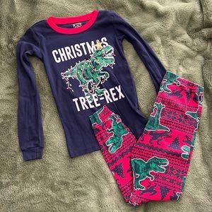 The Children’s Place fitted dinosaur Christmas pajamas, size 5T, lightweight